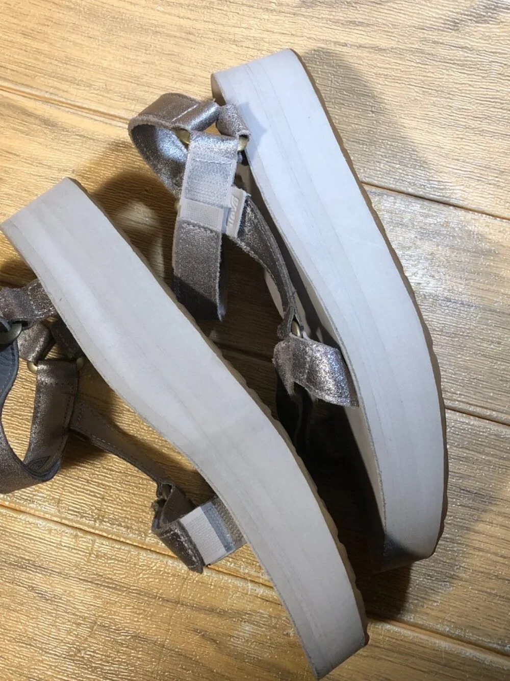 Teva women two-strap metallic platform leather sandals, size 9